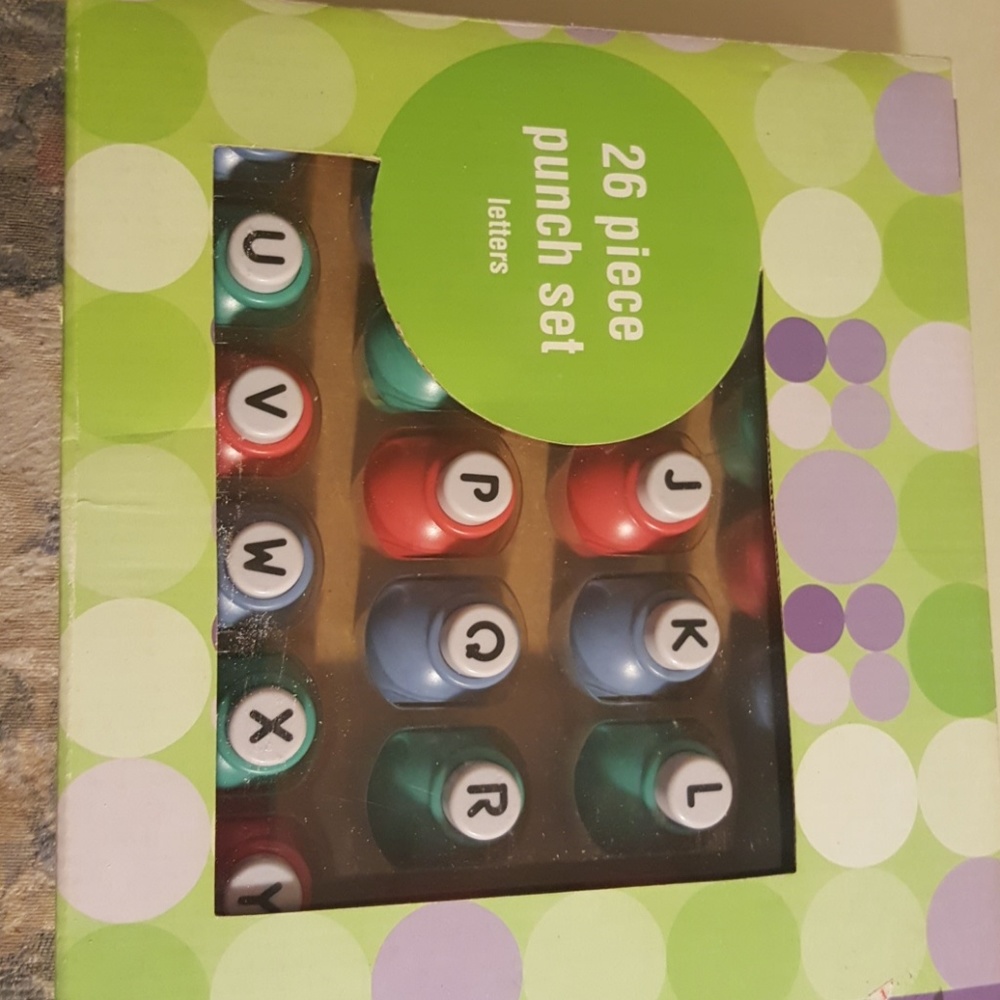 Brand new 26 piece punch set